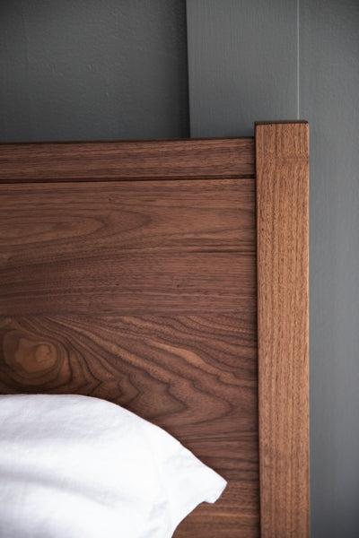 Shaker bed frame - detail